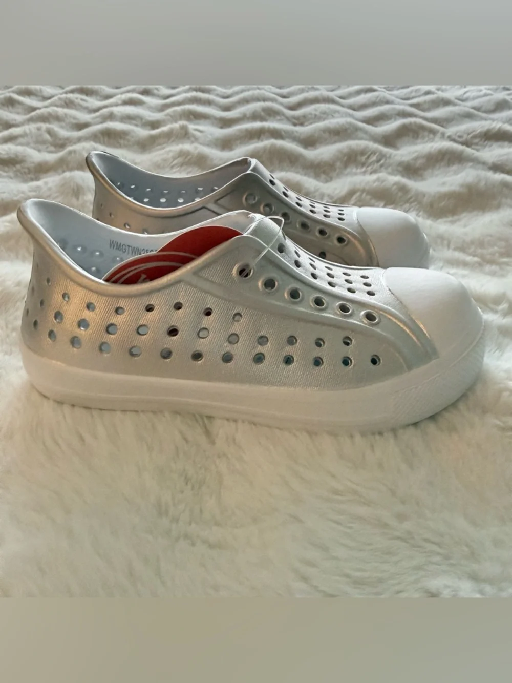 NWT Wonder Nation lightweight water shoes size 7/8 unisex